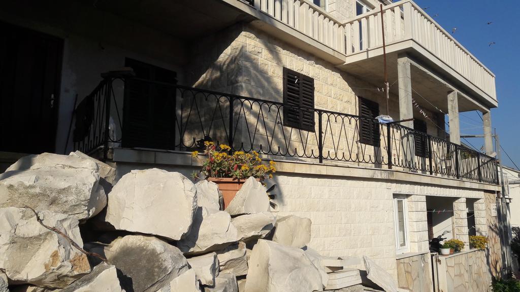 פוצ'ישצ'ה Apartments Nikola מראה חיצוני תמונה